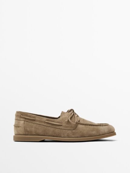Split suede deck shoes with moc toe Beige